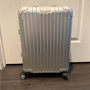 RIMOWA original cabin silver aluminum carry on suitcase